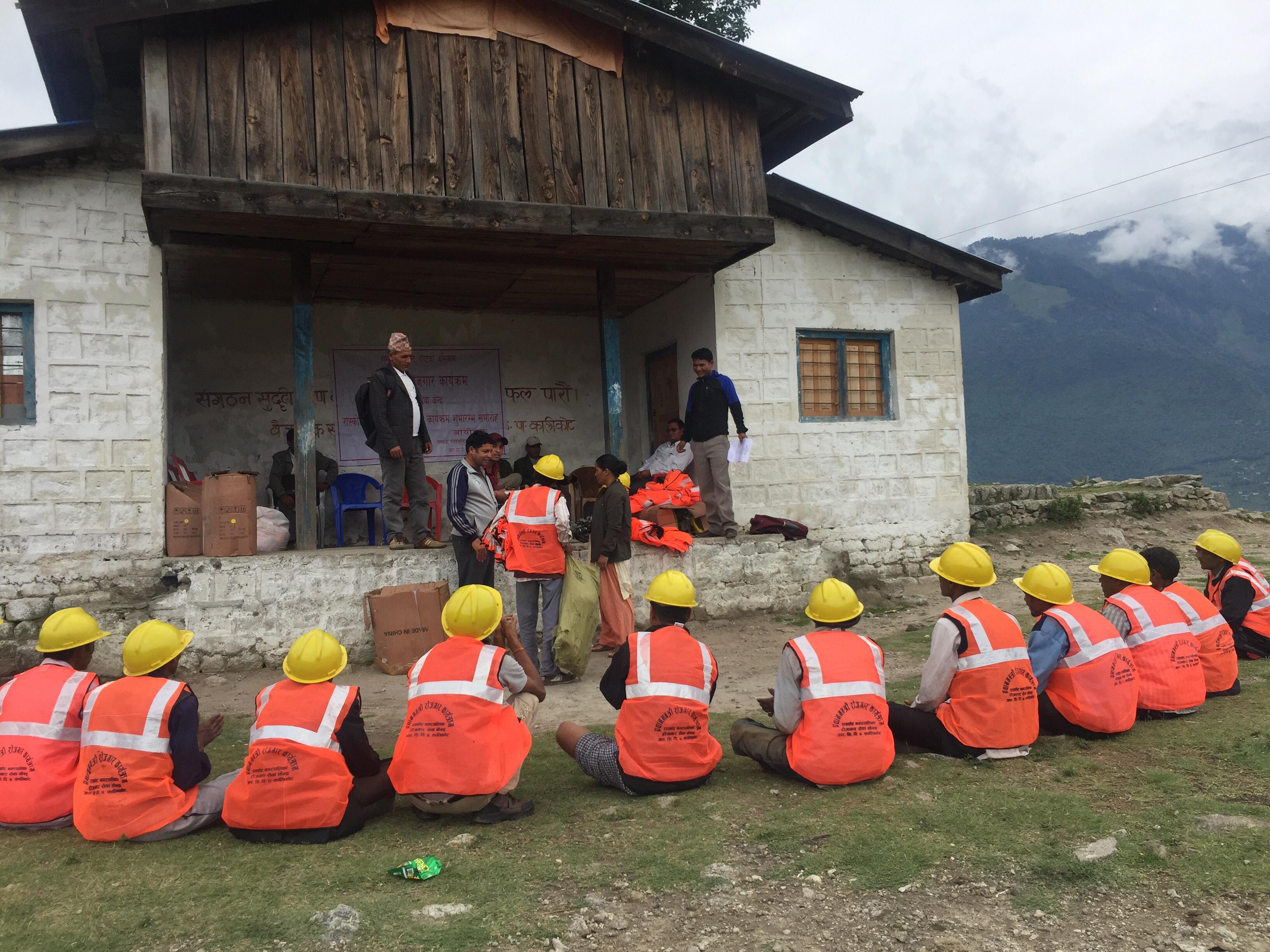 रास्कोट नगरपालिकामा प्रधानमन्त्री रोजगार कार्यक्रमको सुरुवात